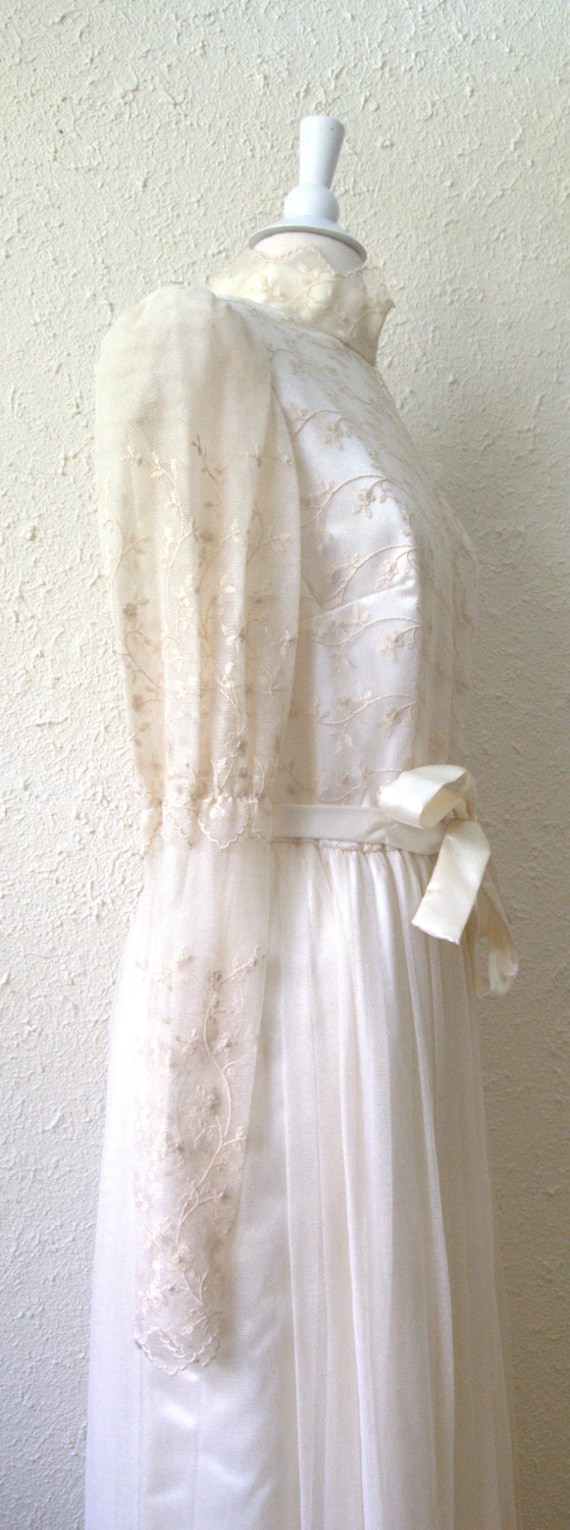 Exquisite/Romantic Creme Laced Boho Wedding Dress… - image 2