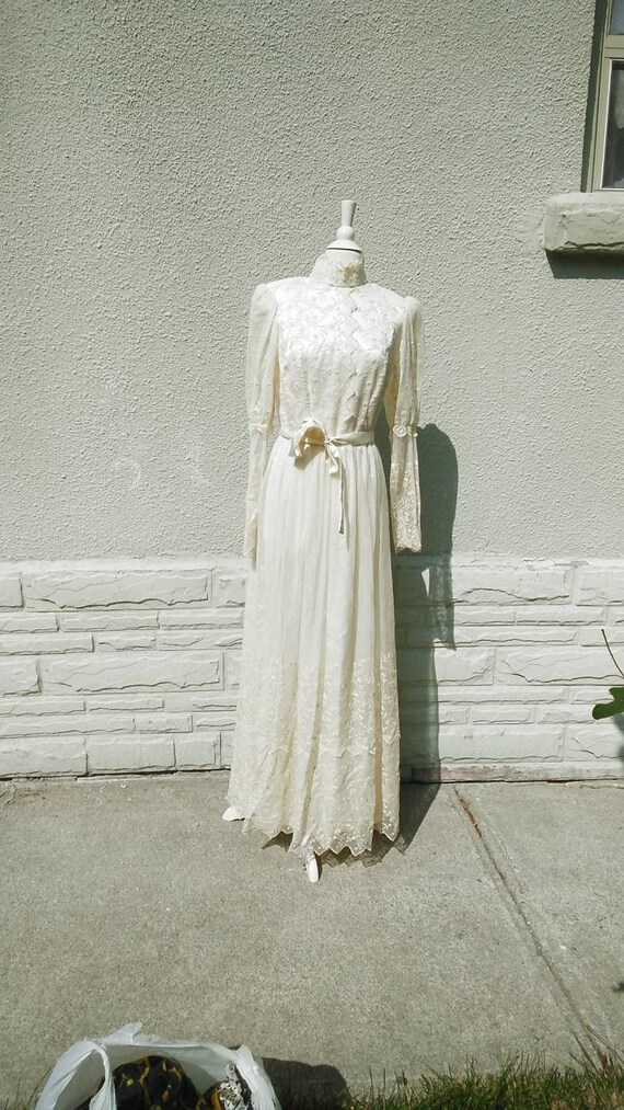 Exquisite/Romantic Creme Laced Boho Wedding Dress… - image 6
