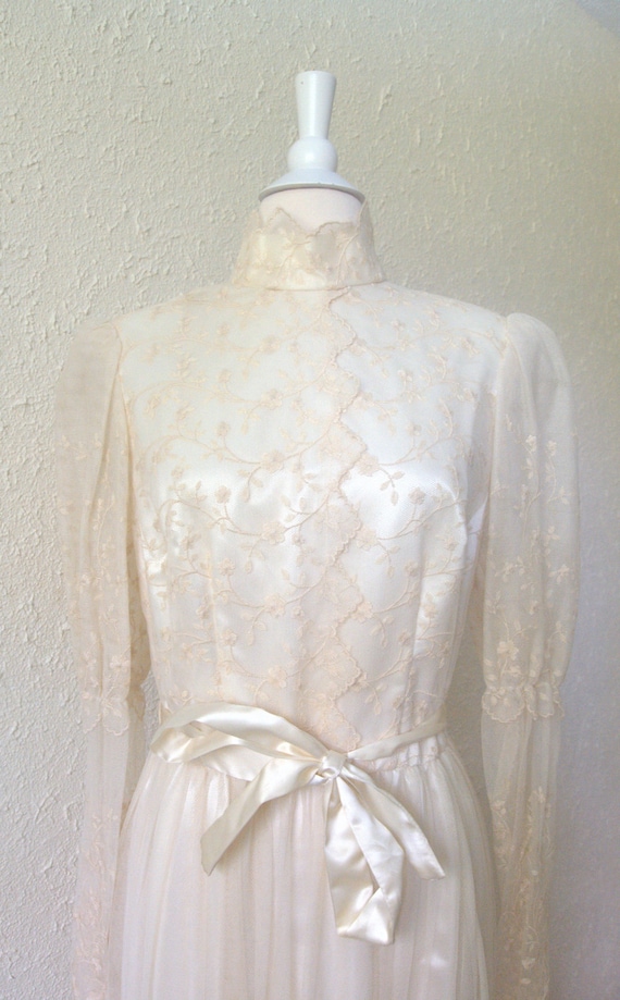 Exquisite/Romantic Creme Laced Boho Wedding Dress… - image 3