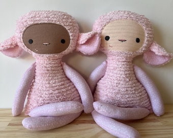 Bellissimo agnello rosa adorabile