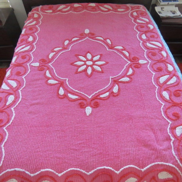 Vintage Chenille Bedspread  MINT Pink & White