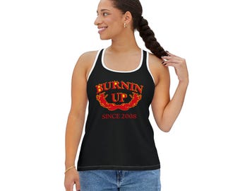 Regata Burnin Up Since 2008 | Camiseta de fã dos Jonas Brothers | Produtos retrô de shows para mulheres | Blusa com logotipo de coração do JB | Presente musical nostálgico dos anos 2000