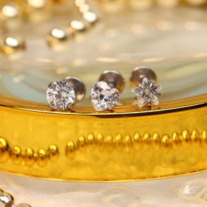 Tiny Clear CZ Labret Studs Earrings G23 Titanium 16G 6/8/10mm Internally Threaded Lip Studs Piercing