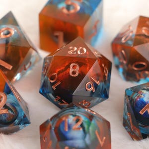 Dnd Dragon flytande kärna tärningsset, Sharp Edge DND tärningar, Handgjorda epoxiharts tärningar, Tärningsset, D20 tärningsset, D&D tärningsset, rollspelstärningsset