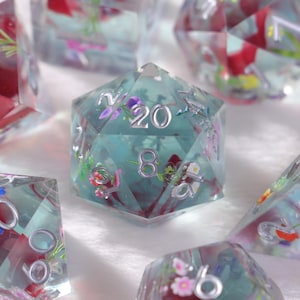 Blommig DND-tärningsset, blommiga polyedriska RPG-tärningar, komplett set med vassa D&D-tärningar, handgjorda epoxiharts-tärningar, DND-spelarens gåva