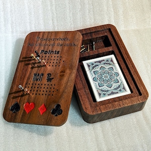 Walnoot Cribbage Card Deck Box met scoreteller