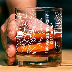 Personalisiertes Abschlussgeschenk, kundenspezifischer Universitätsplan-Abschluss-Whiskyglas, kundenspezifisches Universitätskarten-Abschlussgeschenk auf Glas, Klasse 2025 Geschenk