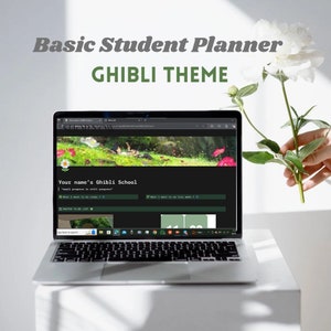 Könnte beinhalten: Ein Laptop-Computer, auf dem eine Website mit Ghibli-Thema angezeigt wird. Die Website ist ein Studentenplaner mit dem Text "Your name's Ghibli School" oben. Das Hintergrundbild ist eine grüne Wiese mit einer Figur aus einem Ghibli-Film.