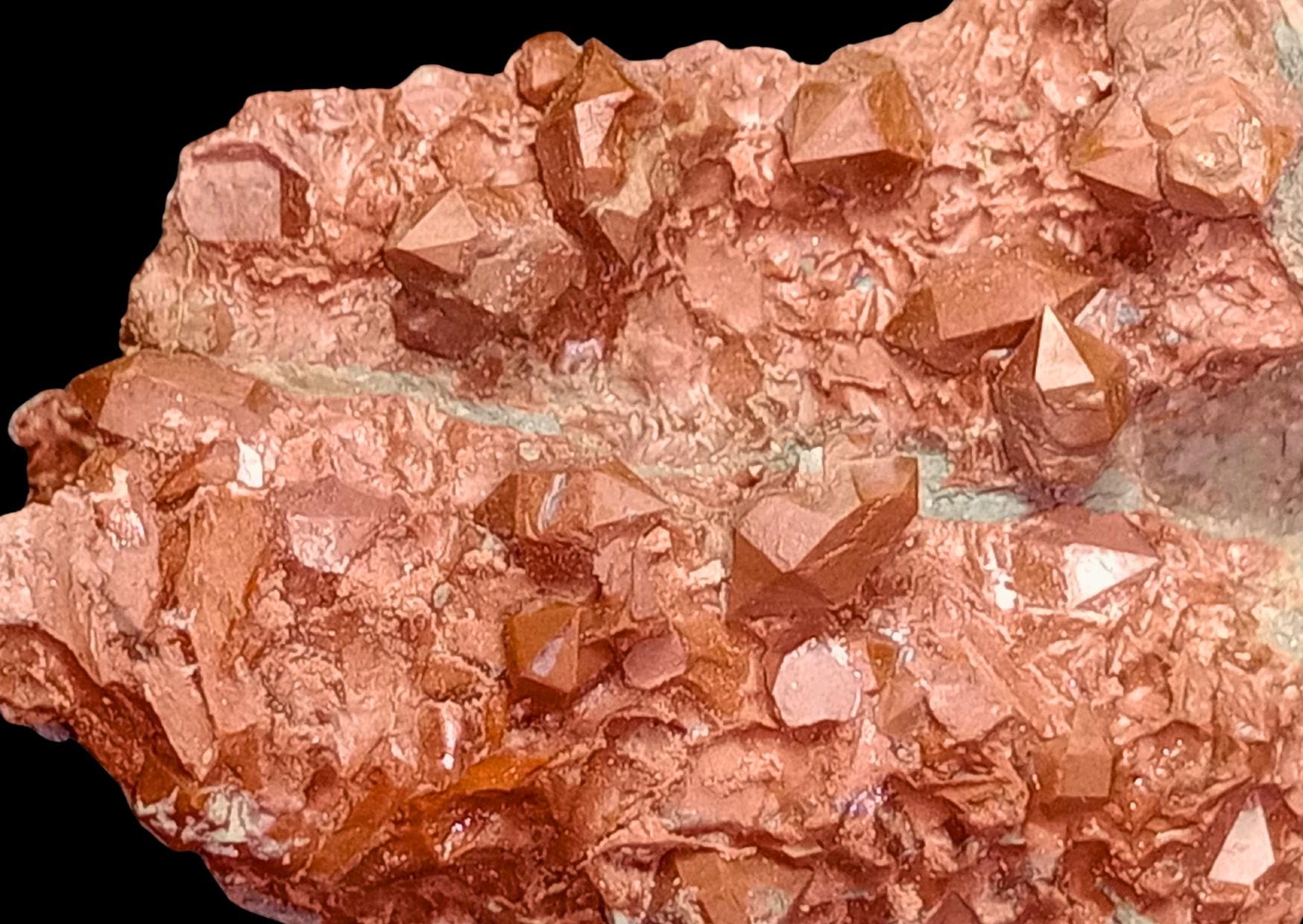 赤い水晶、母岩付きのコンポステーラ産ヒヤシンス結晶、スペイン産 