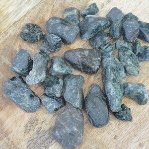 Dunkelgrünlich-graue Kieselsteine - Dekoration und Kunsthandwerk - 25er-Pack