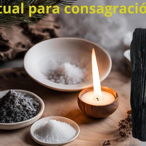 Könnte beinhalten: Nahaufnahme eines Rituals zur Weihe mit einer schwarzen Kerze, weißem Salz und einem schwarzen Kristall. Der Text "ritual para consagración" ist oben im Bild in Gelb geschrieben.