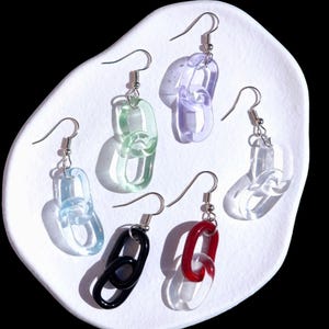 murano glass earrings, glass chain earrings, black dangle earrings, lampworking jewelry, handmade earrings, handmade jewelry, handcrafted earrings, handcrafted jewelry, gift for her, gift for daughter, gift for sister, gift for her, gift for mother, mother's day gift, gift for girlfriend, hand blown jewelry, flameworking jewelry, stainless steel, gift box available