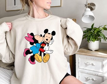 Suéter Disney Classic Minnie Mickey Mouse Kiss: Divertido regalo navideño de dibujos animados de ratón