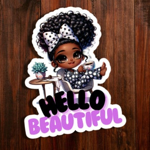 Sticker voor koffieliefhebbers Hallo mooi schattig vinyl lachend zwart meisje Koffie voor laptop, waterfles, beker, cadeau Hoge kwaliteit vinyl