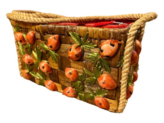 Vintage 1960s Basket Purse w/ Raffia Strawberries… - image 2