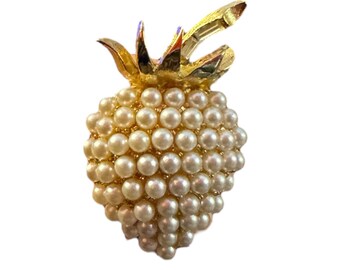 Vintage 1950s 1960s PELL/PED Gold Plated Strawberry Brooch w/ Pavé Faux Pearls Costume Jewelry