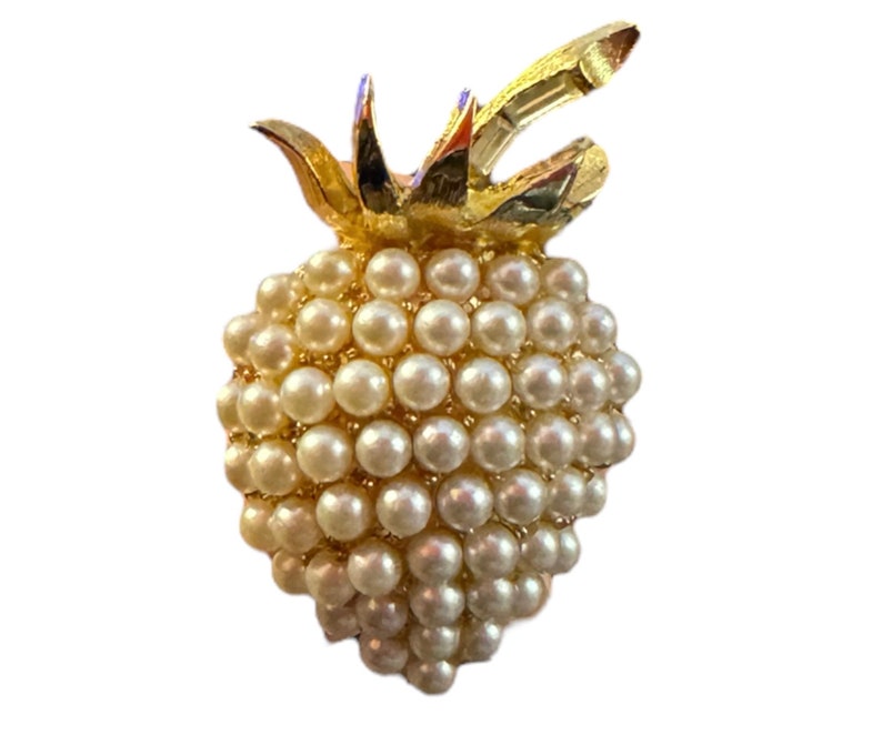 Vintage 1950s 1960s PELL/PED Gold Plated Strawberry Brooch w/ Pavé Faux Pearls Costume Jewelry image 1