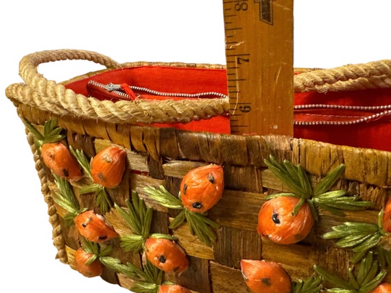 Vintage 1960s Basket Purse w/ Raffia Strawberries… - image 10