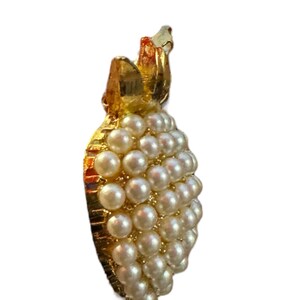 Vintage 1950s 1960s PELL/PED Gold Plated Strawberry Brooch w/ Pavé Faux Pearls Costume Jewelry image 2
