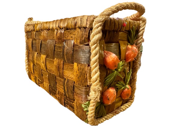 Vintage 1960s Basket Purse w/ Raffia Strawberries… - image 4