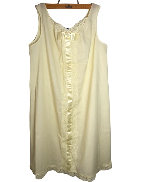 Vintage 1960s Pale Yellow Sears Perma-Prest Nightg