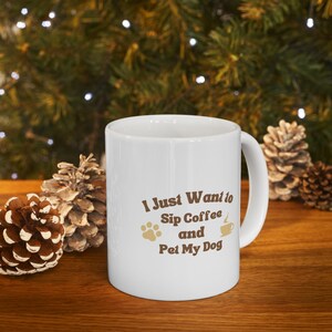 Koffiemok hond moeder – slok koffie en Pet My Dog grappige beker, cadeau voor dierenliefhebbers, mok humor ouders hond, 11oz of 15oz keramiek