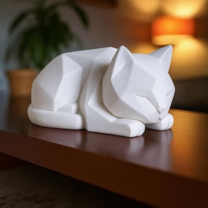 Low Poly Cat Sculpture - 3D Printed Modern Art in Matte Black or White, Minimalist Desk Decor, Geometric Cat Figurine, Cute pet lover gift
