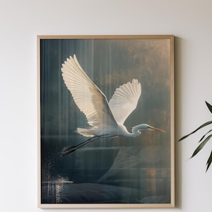 Elegante Reiher Wandkunst - Minimalistischer Vogel im Flug Druck, Naturfotografie, ruhige Wasserszene, Ölgemälde Digital Art Download