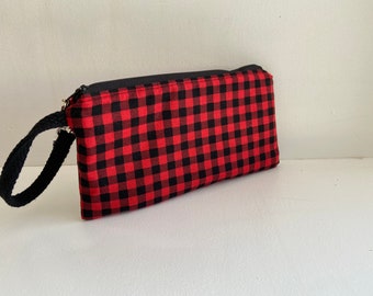 Handmade Wristlet Clutch, Black and Red houndstooth