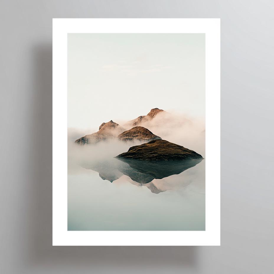 Nebelige Berge Poster | Minimalistisch Wandkunst | Wohnzimme