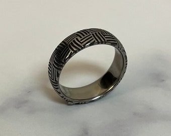 Laser Engraved Basket Weave Pattern on Titanium Ring