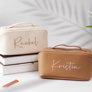 Personalisierte Monogramm Make-up Tasche, bestickte Leder Make-up Tasche, große Kosmetiktasche, Weihnachtsgeschenk, Brautjungfer Geschenke, Brautparty Geschenk
