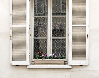 Paris Fotografie, „White Window“ Paris Druck, großer Kunstdruck Fine Art Fotografie, moderne Wandkunst, Wohnungskunst, Geschenk für Mama