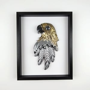 Decorazione murale in resina con aquila 3D: scultura incorniciata raffigurante la fauna selvatica, ideale per arredare la casa in stile rustico e moderno.