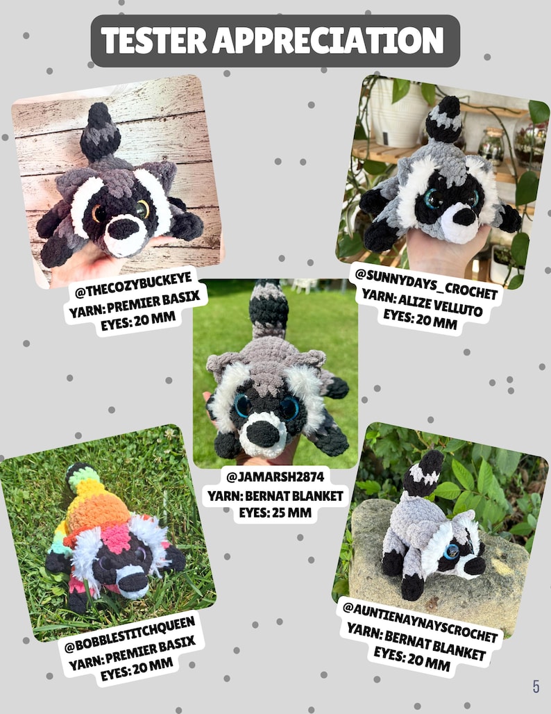 Op de afbeelding: Een collage getiteld TESTER APPRECIATION met vijf gehaakte wasbeerknuffels in diverse kleuren en texturen. Elke wasbeer heeft grote plastic ogen van 20 mm tot 25 mm, een gestreepte staart en is gelabeld met de maker en het gebruikte garen.