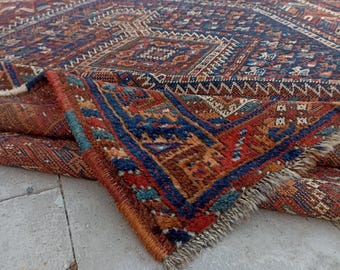Handmade Wool Shiraz Rug 5.3x6.5 FT: Antique Persian Oriental Rug