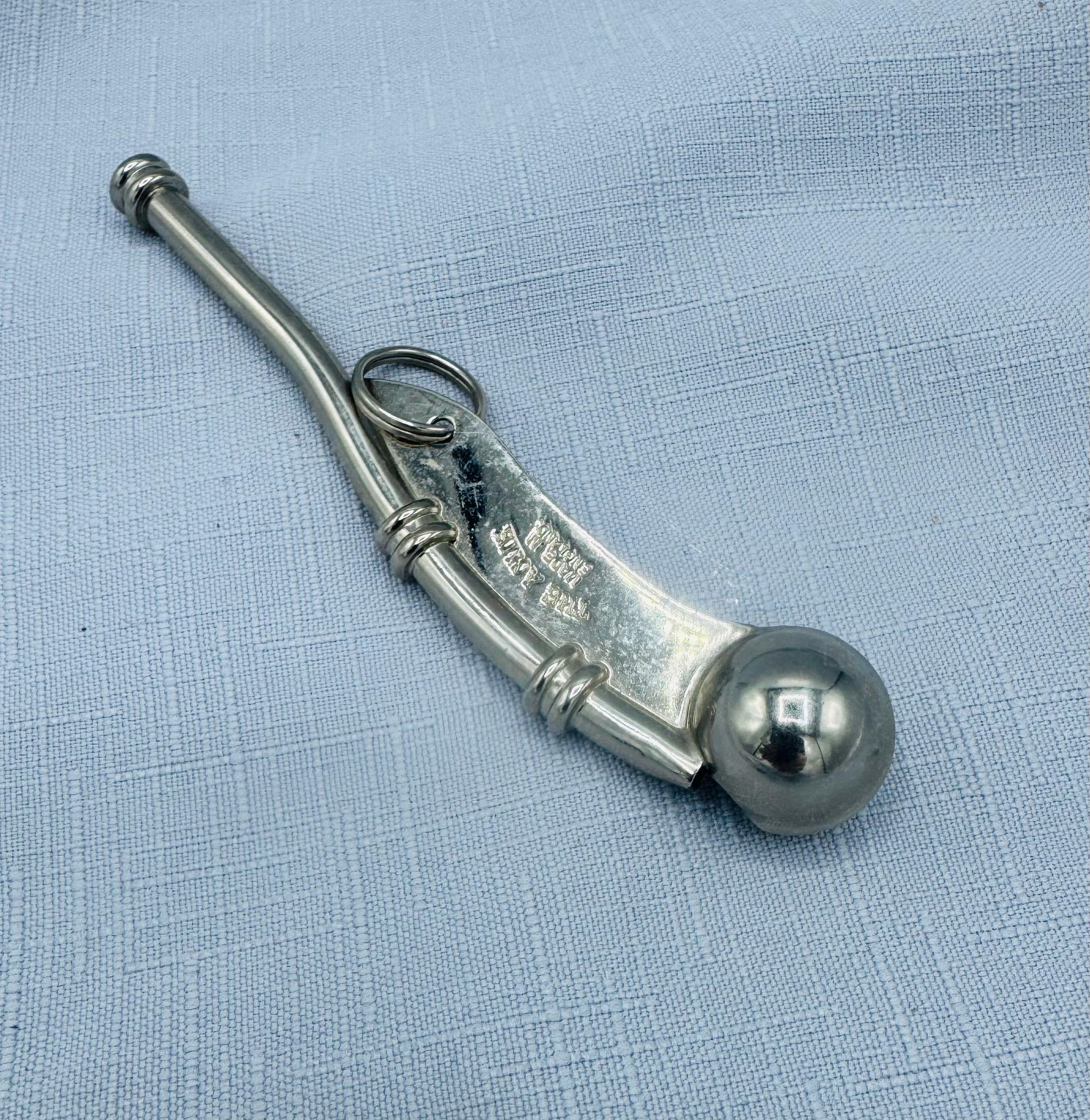 Sifflet en étain vintage - France