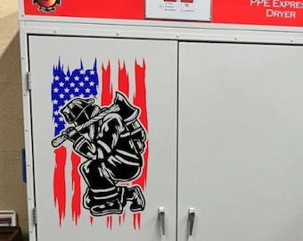 Firefighter Kneeling American Flag Vinyl Decal – Patriotic Helmet Sticker