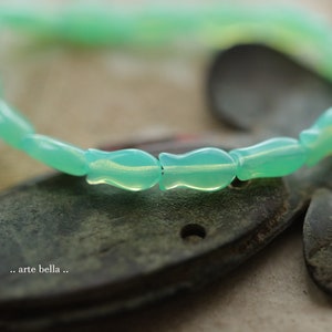 premium glass beads .. SEAFOAM SWIMMERS .. 20 Czech Glass Petite Fish Bead 10x6mm (9844-st) .. jewelry supplies