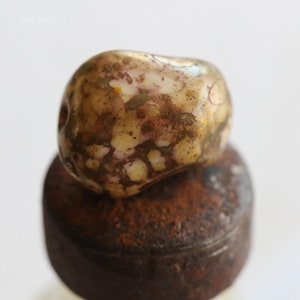 premium glass beads .. RASPBERRY CREAM NUGGETS .. 2 Picasso Czech Glass Nugget Beads 19x16mm (8236-2) .. jewelry supplies