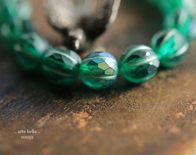 MYSTIC EMERALD GLITZ No. 1 .. 20 Premium Matte Czech Glass Faceted Melon Beads 8mm (10052-st) .. jewelry supplies