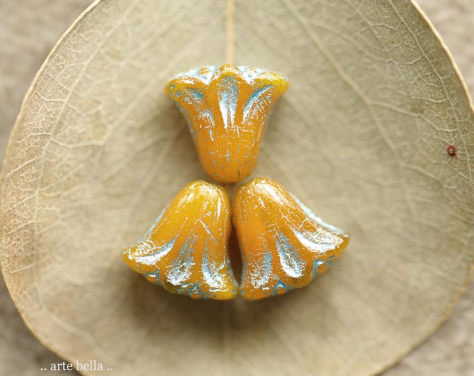 premium glass beads .. MANGO SKY LILIES .. New 10 Czech Glass Lily Flower Beads 9x10mm (11139-10) .. jewelry supplies