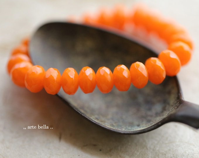 SIMPLY ORANGE PEBBLES .. New 25 Premium Czech Glass Faceted Rondelle Beads 7x4mm (9881-st)