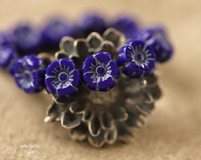New .. INDIGO PANSY 7mm .. 12 Premium Czech Glass Petite Hibiscus Flower Beads (11441-st) .. jewelry supplies