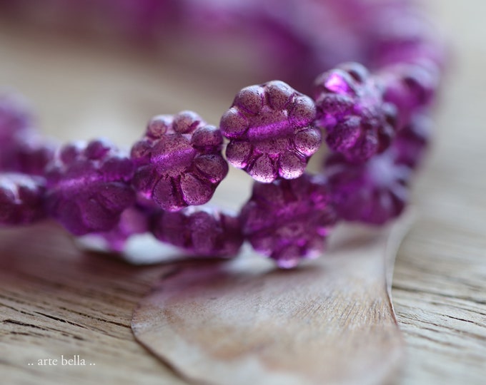 BOYSENBERRY CACTUS BLOOMS .. 25 Premium Czech Etched Glass Cactus Flower Beads 9mm (9341-st) .. jewelry supplies