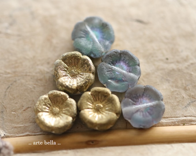 MYSTIC GOLD PANSY .. 12 Premium Etched Czech Glass Hibiscus Flower Beads 12mm (9784-st) .. jewelry supplies