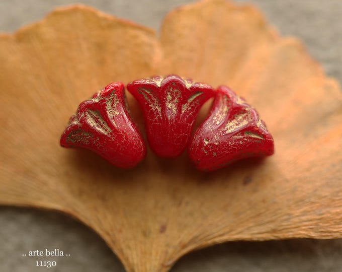 premium glass beads .. GOLDEN VAMP LILIES .. New 10 Czech Glass Lily Flower Beads 9x10mm (11130-10) .. jewelry supplies