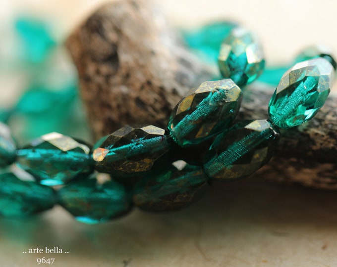 premium glass beads .. GOLDEN EMERALD OLIVES .. 12 Czech Glass Faceted Oval Beads 12x8mm (9647-st) .. jewelry supplies