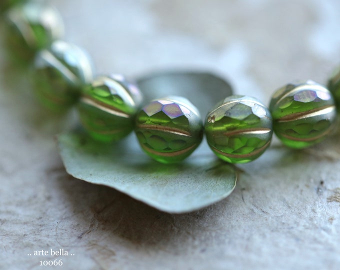 GOLDEN GREEN GLITZ .. 20 Premium Matte Czech Glass Faceted Melon Beads 8mm (10066-st) .. jewelry supplies