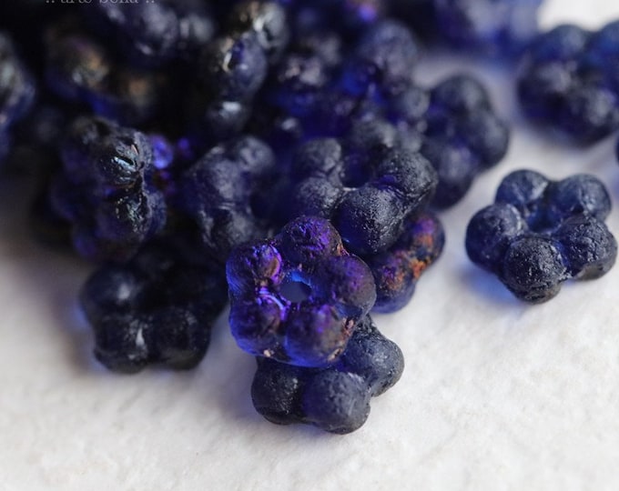 back in stock .. AZURO SAPPHIRE VINCA .. 50 Premium Etched Czech Glass Flower Spacer Beads 5mm (7260-st) .. jewelry supplies